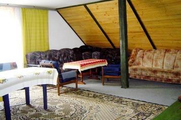 Polonia Privát Wisła, Exteriorul